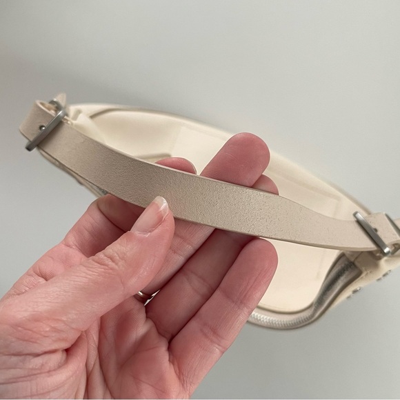 Madewell The Essential Convertible Top
Handle Crossbody Mini Bag - Picture 5 of 12